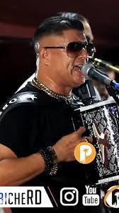 Robert Leiva's Instagram, Twitter & Facebook