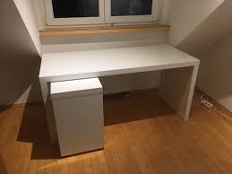 Kann frei im raum stehen, da es auch auf der rückseite behandelt ist. Schreibtisch Mit Ausziehplatte Malm Ikea In 76887 Bad Bergzabern Fur 40 00 Zum Verkauf Shpock De