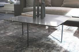beistelltisch sting von cor die tischplatte aus stein grafite brown patinato ruht auf einem filigranen metallgestell couchtisch tisch wohnzimmertische