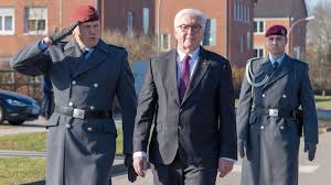 Der markt befindet sich rund 5 kilometer von. Bundesprasident Frank Walter Steinmeier Besucht Fallschirmspringer Kaserne In Seedorf Zeven