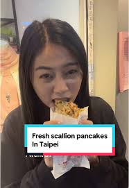 Fantastic scallion pancake recommendation from @feedmeimei🧋 a must try in  Taipei! 📍 天津蔥抓餅 Tian Jin Scallion Pancakes #taiwanfood #taipeifood  #scallionpancake #天津蔥抓餅