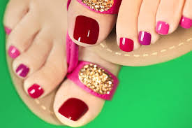 A couple cute chevron printed toenails paired with a summery melon polish make for a great summer pedicure! 5 Cute Summer Toe Nail Designs Ideas For Your Next Pedicure Project