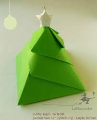 Boite Origami Sapin De Noel Origami Sapin De Noel Origami Boite Origami Noel La boîte en origami est toujours une bonne idée si vous avez besoin de ranger des petits éléments ou si vous cherchez un emballage cadeau rapide. origami sapin de noel origami boite