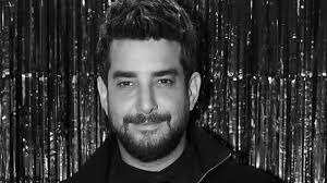 Karısı feride'nin kızlarına uyguladığı baskından memnun olmasa da, elinden bir şey gelmez. Camdaki Kiz Muzo Kimdir Enis Arikan Kac Yasinda Kocaeli Denge