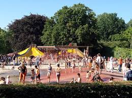 Der Planten Un Blomen Park Im Zentrum Hamburgs Ist Ein Herrliches Ziel Fur Familien Verliebte Parchen Und Erholungssuchend Ausflug Ponyreiten Familienausfluge