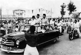 Perlawanan ini berlangsung selama 12 tahun dan dikenal dengan istilah periode darurat malaya (malayan emergency). Classic Cars Malaysia Sejarah Kereta Merdeka Nash Rambler Convertible 1951