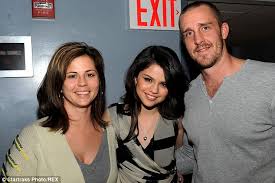 Archived from the original on february 1, 2020. Selena Gomez S Mother Mandy Teefey Blindsided When Fired As Manager Daily Mail Online