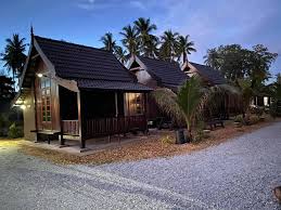 Angullia beach house merupakan chalet tepi pantai terengganu yang mempersonakan. Layan Sunrise Dari Tepi Pantai Chalet As Salam Kuala Terengganu Tawar View Superb Libur