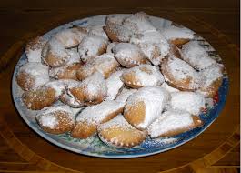 Che siano essi frittelle del luna park, bomboloni, ciambelline, zeppoline o. Ricette Della Rezdora Come Preparare I Tortelli Fritti Di Natale
