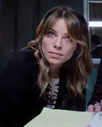 Pin di Ana Sofia Borges su Chloe Decker