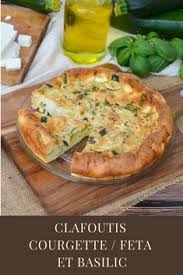 Un Delicieux Clafoutis Sale Aux Courgettes A La Feta Et Au Basilic C Est Delicieux Et Ca Change Des Cakes Et Des Quiches En 2020 Recettes De Cuisine Recette Cuisine