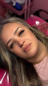 Boa tarde Meninas, essa aqui sou eu e, um pouquinho de mim fazendo o que  descobri amar, no STUDIO da Karen Vidal uma parceira e mentora pra mim💖✨  @karenvidal.lash Bom sábado para