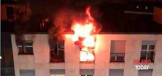 Un grosso incendio ã¨ scoppiato in un edificio di 15 piani in via giacomo antonini, nella periferia sud di milano, nel pomeriggio di oggi 29 agosto.sul posto ci sono numerose squadre dei vigili. Milano Incendio In Appartamento Video Brera Fiamme Altissime Nessun Ferito