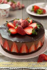 La torta ai tre cioccolati bimby è bella da vedere e.da mangiare! Torta Mousse Al Cioccolato E Fragole Ricetta Facile Per Un Dolce Che Stupira Tutti Una Mousse Al Cioccolato Cremosa E Senza U Ricette Dolci Dolci Torta Mousse