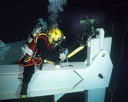 Scuba Diving Careers Saturation Diving Aquaviews Scuba Diving Underwater Welding Diving