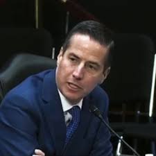 Moreno takes Dems to school