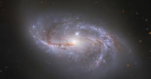 Also called arp 12, it's about 62,000 light years across, smaller than the milky way by a fair. La Galaxia Espiral Barrada Ngc 2608