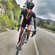 Pin Von Ulisses Auf Cycle Chic Radfahren Madchen Madchen Auf Motorrad Radtouren