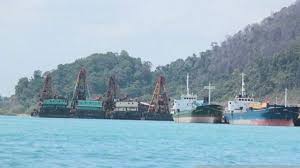 Pelabuhan ini terletak di desa kayangan, labuhan lombok, pringgabaya, kabupaten lombok timur. Bintan Alumina Indonesia Buka Loker Butuh 20 000 Pekerja Baru Batambicara