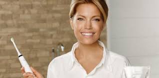 Nach mehr als acht jahren wird die ehe zwischen sylvie und rafael van der vaart in den niederlanden geschieden. Sylvie Van Der Vaart Das Neue Lacheln Von Philips Sonicare Zwp Online Das Nachrichtenportal Fur Die Dentalbranche