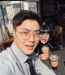 하준수 안가연 커플의 결혼 발표 후 올라온 전 연인의 폭로글에 하준수로 추정되는 이도 해명글을 개그우먼 안가연은 '츄카피'라는 예명으로 웹툰 작가로 활동 중이다. 52vxrnwqpgbanm