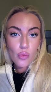 Elsa Thoraxo Hey Babe