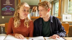 Lehrer (male teacher) happens to be one of the nouns the singular and plural forms of which are identical. Luise Von Finckh Bei Der Lehrer Gzsz Jule Ist Plotzlich Blind News De