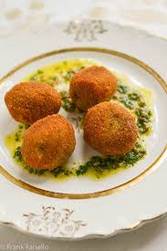 È possibile preparare anche le polpette di melanzane al sugo scegliendo di friggerle o passarle al forno. Polpette Di Bollito Breaded Boiled Beef Balls Memorie Di Angelina