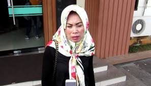 Meski status pernikahan tak lagi bertahan, abdee negara. Sidang Lanjutan Cerai Istri Abdee Slank Hadir Bawa Saksi Okezone Celebrity