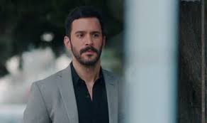 Barış arduç 9 ekim 1987 yılında i̇stanbul'da dünyaya gelmiştir.ekol drama'da oyunculuk konusunda bir eğitim almıştır.oyunculuk dışında fotomodellik ve dublaj sanatçılığı ile ilgilenmiştir.sporu çok. Baris Arduc Kimdir Cukur Dizisinin Arik Boke Erdenet I Baris Arduc Kac Yasinda Nereli Medya Haberleri