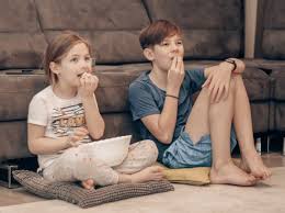 Toate sub 2 ani sub 4 ani sub 6 ani sub 10 ani sub 13 ani sub 17 ani. 50 Filme De Familie SÄƒ Le PriveÈ™ti Cu Copilul TÄƒu In CarantinÄƒ Planeta Mami Natalia Madan
