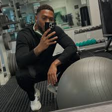 Be more at peace with yourself ✨💫 #gym #winter #photobomb #chillin #relaxed