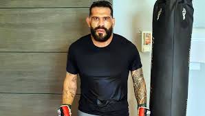 Maaslandse vrouw lokt oplichter die zich voordeed als zoon op. Antonio Silva Kehrte Zum Mma Zuruck Und Verlor Erneut Durch Ko