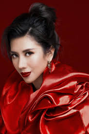 Hoa hậu Dương Yến Nhung diện váy đỏ rực sắc hè