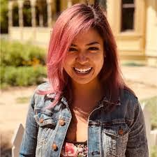 Justine Casanova's Instagram, Twitter & Facebook