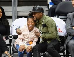 The official facebook page for floyd mayweather. Floyd Mayweather Spends Seven Figure Sum On Daughter Iyanna S 16th Birthday Party Daily Mail Online