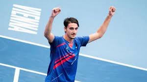 Lorenzo started playing tennis at the age of 11, encouraged by his father giorgio and his coach gipo arbino, who still supports him today. Atp Vienna Lorenzo Sonego Annienta Daniel Evans E Vola In Finale