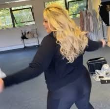 Davinia taylor (born davinia murphy on 11 november 1977) is an english actress, socialite and interior designer, best known for playing jude cunningham in the soap opera hollyoaks. Q0a4jg1nm0hswm
