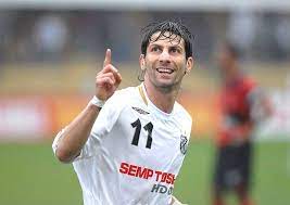Vasco que perdeu a final do mundial campeão brasileiro em 1997 e da copa libertadores da américa em 1998 com o vasco. Pedrinho Maromba Ex Craque De Palmeiras E Vasco Aproveita Aposentadoria E Investe Pesado Na Malhacao Fotos R7 Futebol