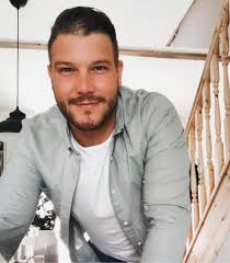 Tupac had so much aura not one girl cared he was bald at 20 😭🤣