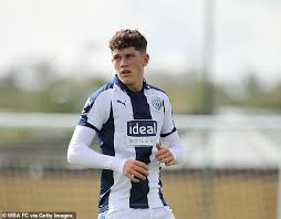 English youngster louie barry finally made his competitive debut for barcelona on saturday after a long delay with fifa clearance. Who Is Barcelona S Exciting 16 Year Old Striker Louie Barry Daily Mail Online