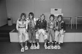 The current lineup since 2018 includes original guitarist stuart woody wood, singer ian thomson, bassist marcus cordock, and drummer jamie mcgrory. Bay City Rollers Wikipedia