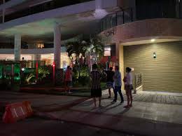Os escombros foram parar nas ruas do entorno do residencial parador. 2b3aijs Qb7qm