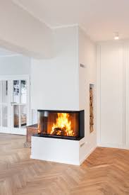 Dreiseitiger Brunner Panorama Kamin Die Front Breite Betragt 85 Cm Die Warmluftfuhrung Erfolgt Uber Schlitze Und Hinter Dem K Kamin Wohnzimmer Kamin Kaminbau