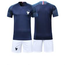 L'écusson de l'équipe de france est brodé sur le coeur. Maillot Foot France 2 Etoiles 2018 Maillot Equipe De France Football Soccer Kits Suit Pas Cher Pour Homme Cdiscount Sport