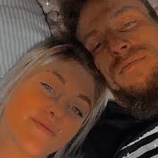 Courtney Mabe's Instagram, Twitter & Facebook