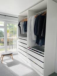 De pax planner van ikea is er speciaal op ontworpen om. Dk9sozr9hrqnmm