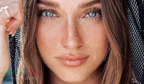 Tori Webster's Instagram, Twitter & Facebook