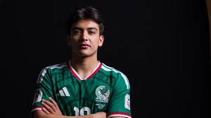 How Gilberto Mora's age compares to Messi, Ronaldo and youngest World Cup debuts ever