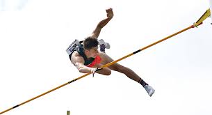 Ej is peaking at the moment after resetting his national record to 5.85 meters at a german outdoor tilt a few Zernikel Bestatigt Starke Form Obiena Zeigt Flugshow Auf 5 85 Meter Leichtathletik De